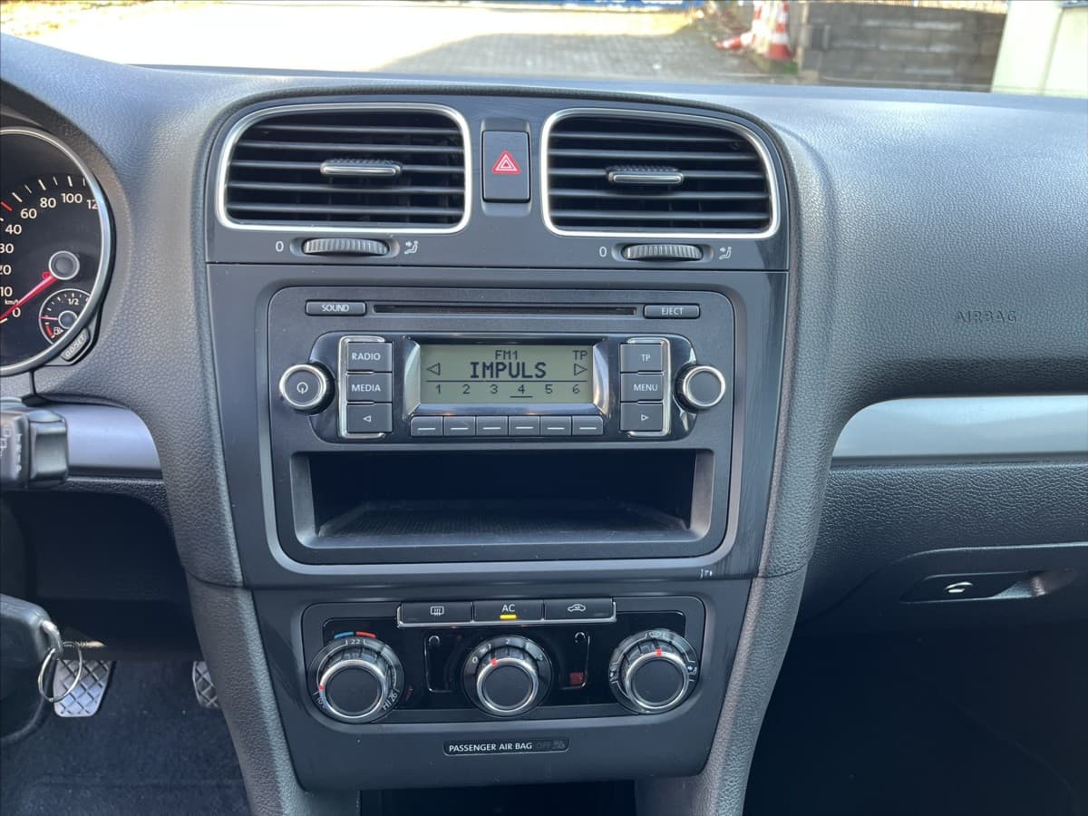 2009 Volkswagen Golf - 12