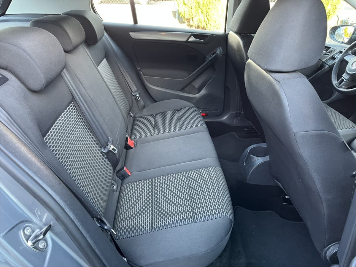 2009 Volkswagen Golf - 16