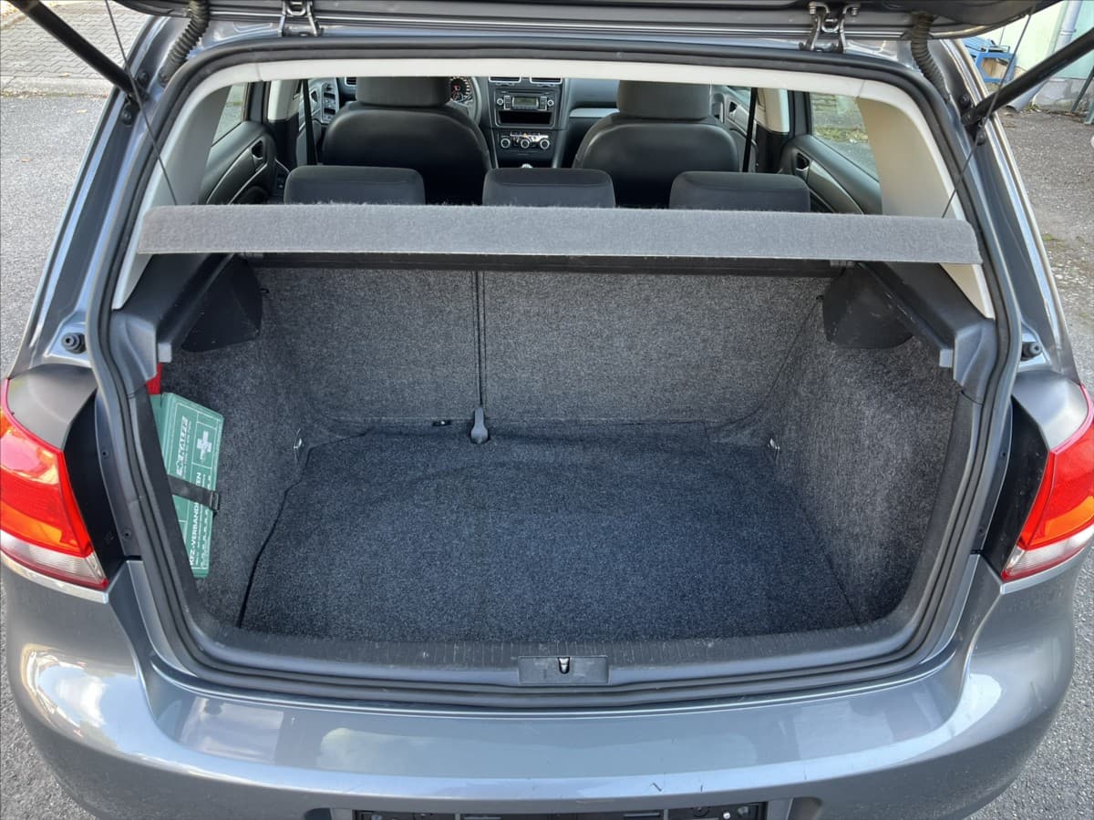 2009 Volkswagen Golf - 18