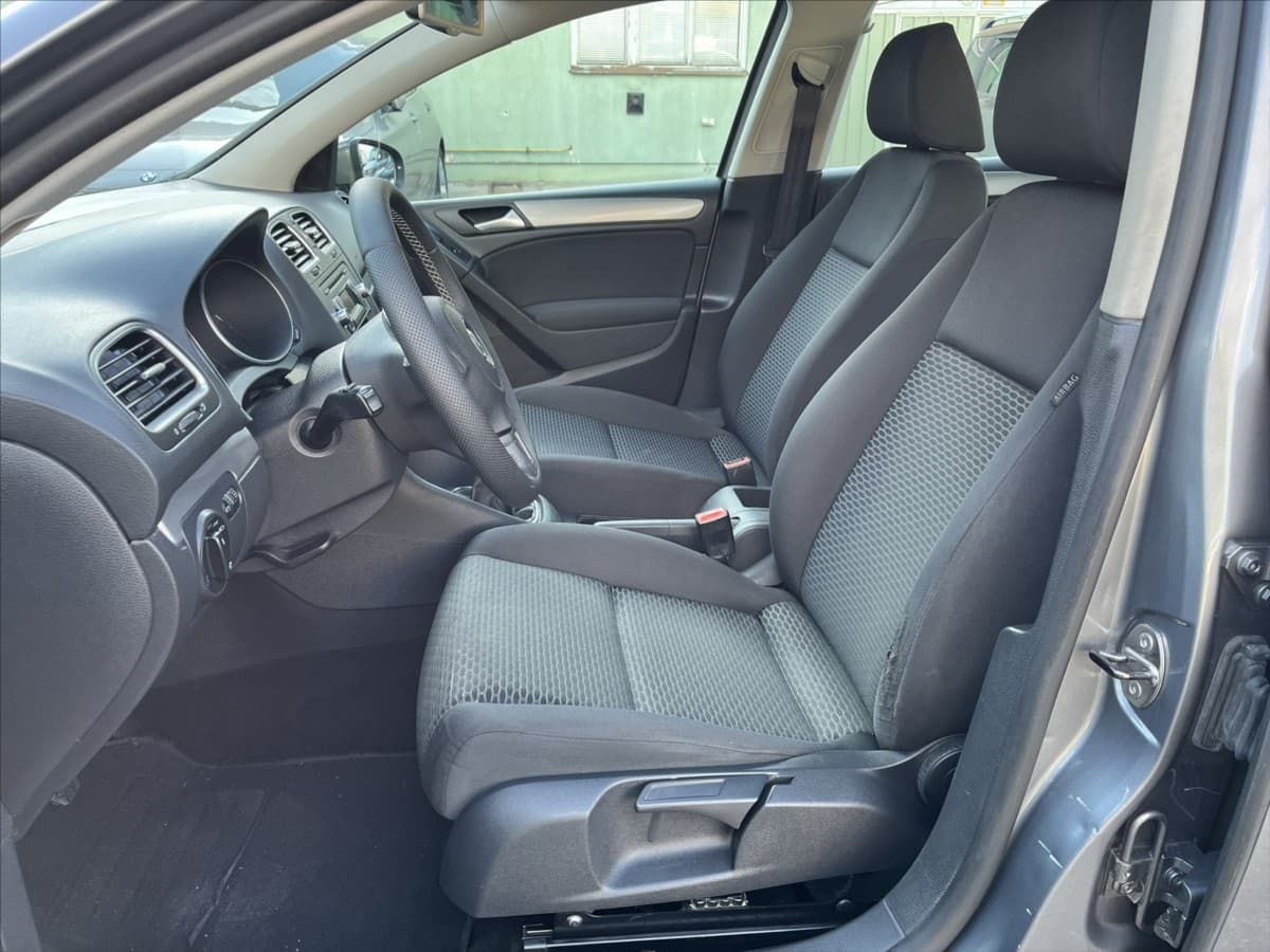 2009 Volkswagen Golf - 8