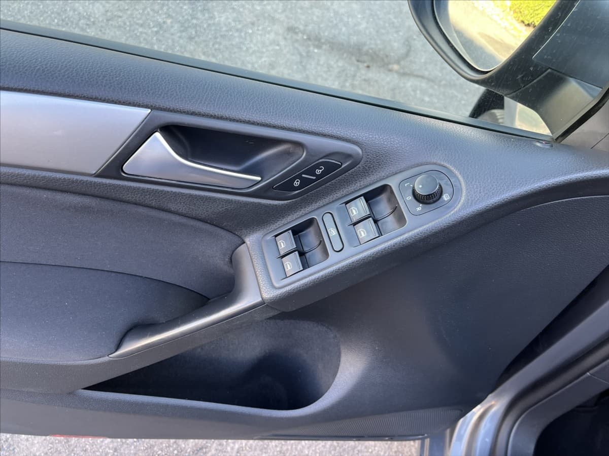 2009 Volkswagen Golf - 9