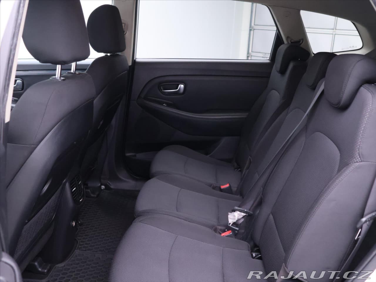 2017 Kia Carens - 14