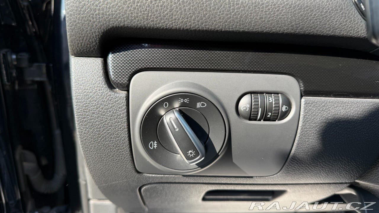 2009 Volkswagen Golf - 11