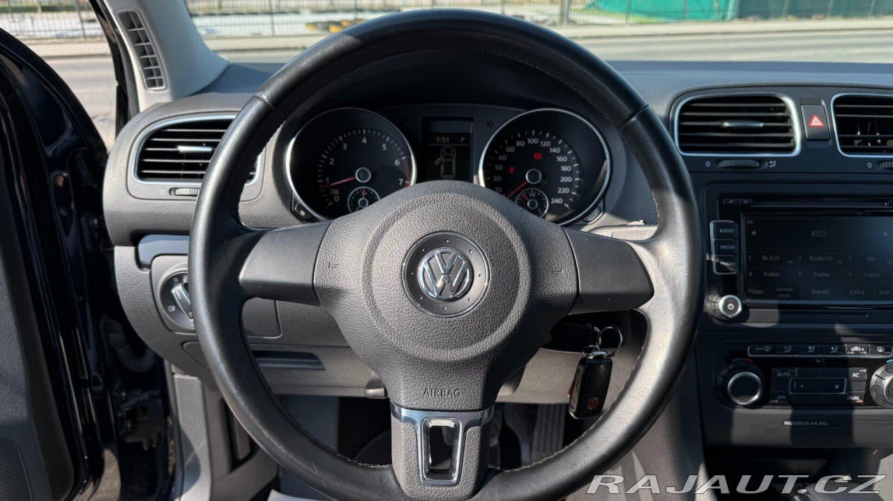 2009 Volkswagen Golf - 12