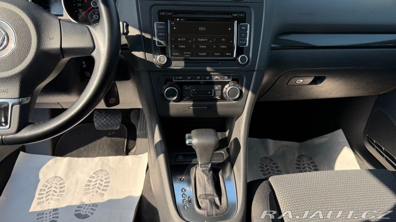 2009 Volkswagen Golf - 14