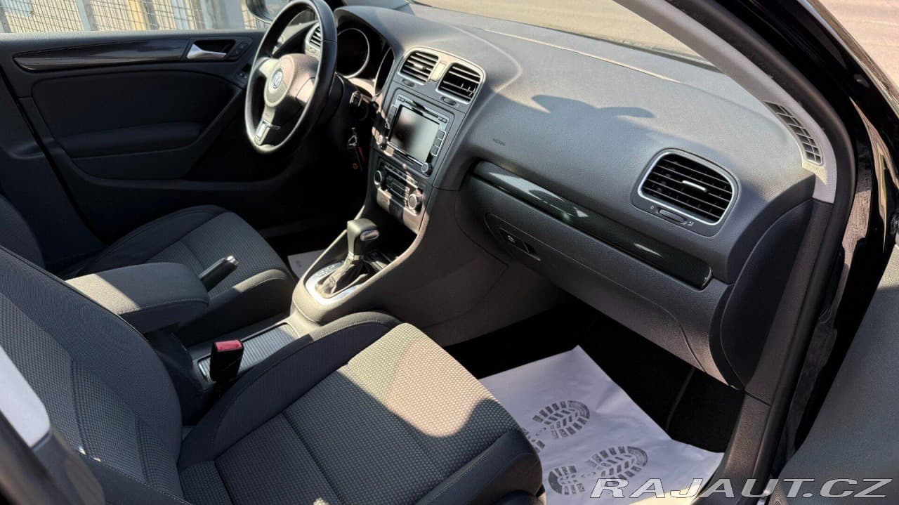 2009 Volkswagen Golf - 16