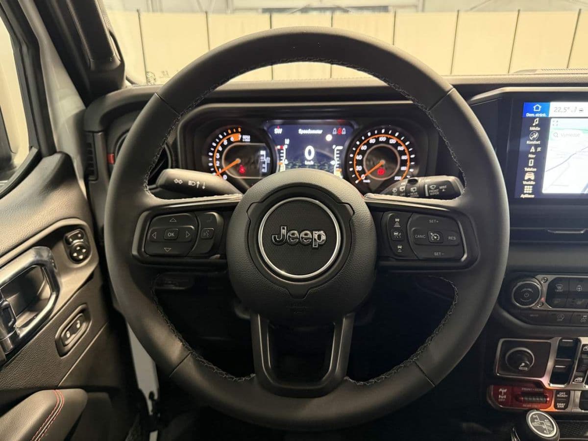 2025 Jeep Wrangler - 8