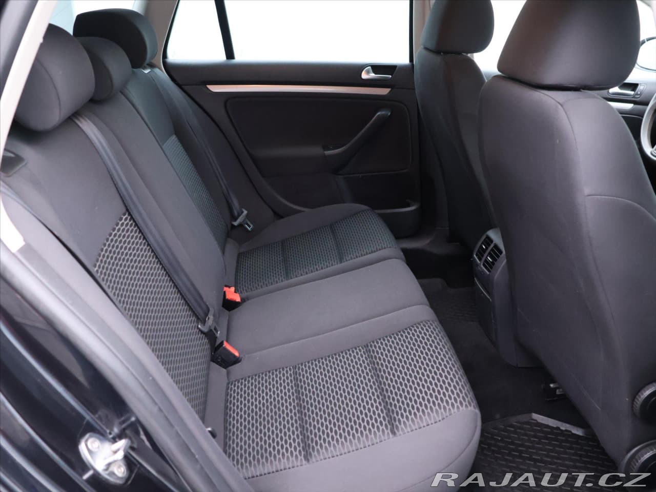 2013 Volkswagen Golf - 12