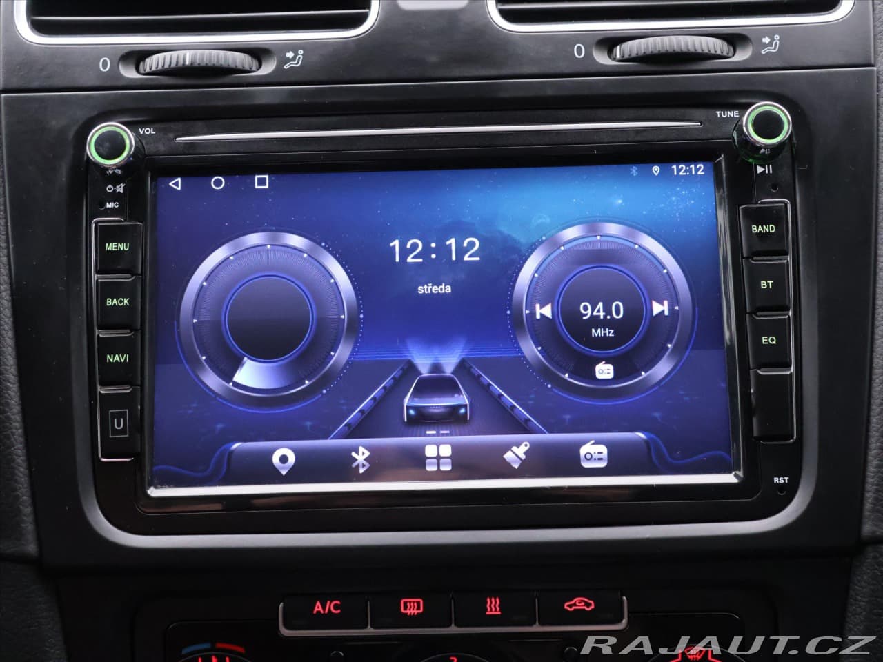 2013 Volkswagen Golf - 16