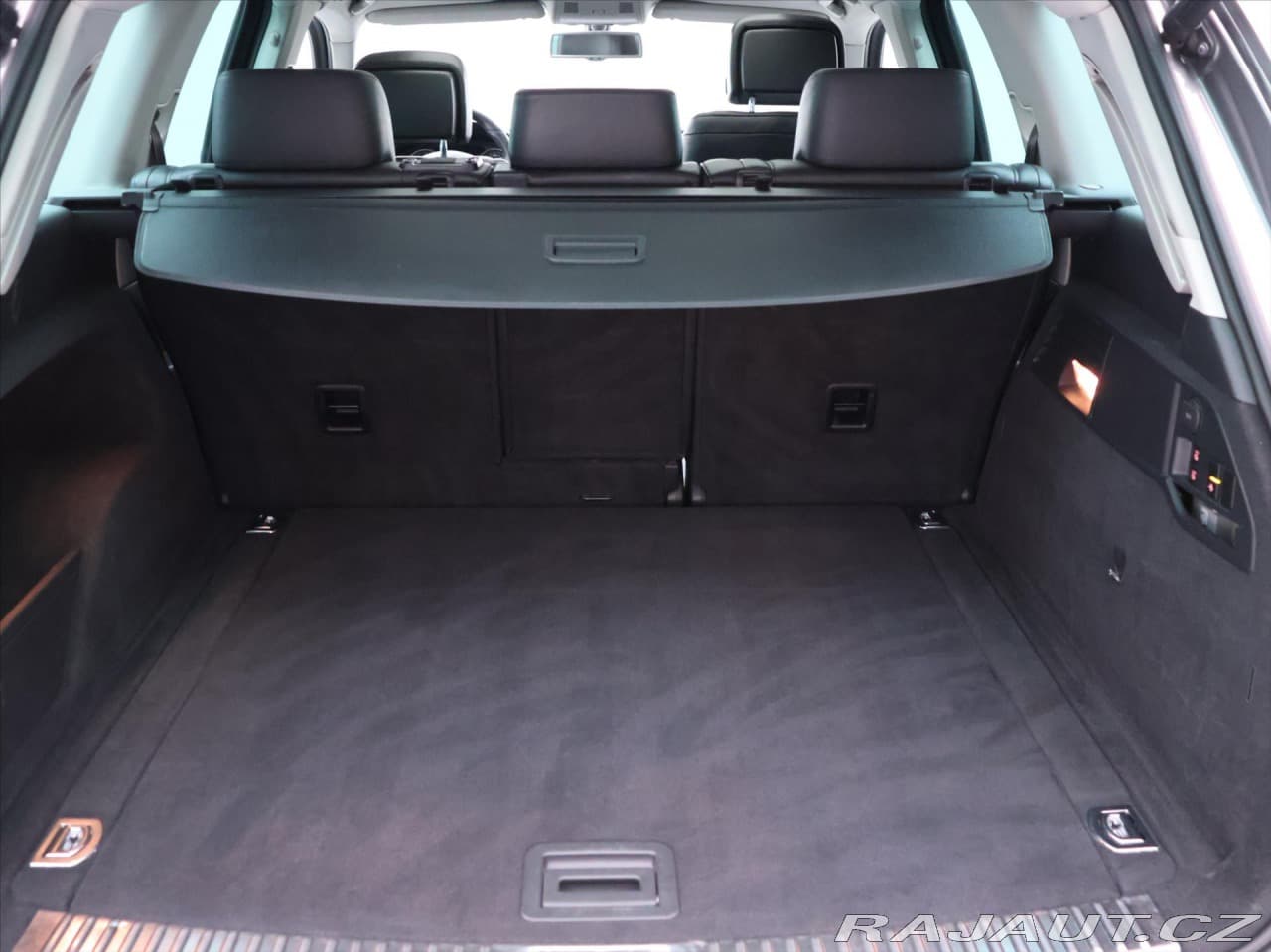 2010 Volkswagen Touareg - 10