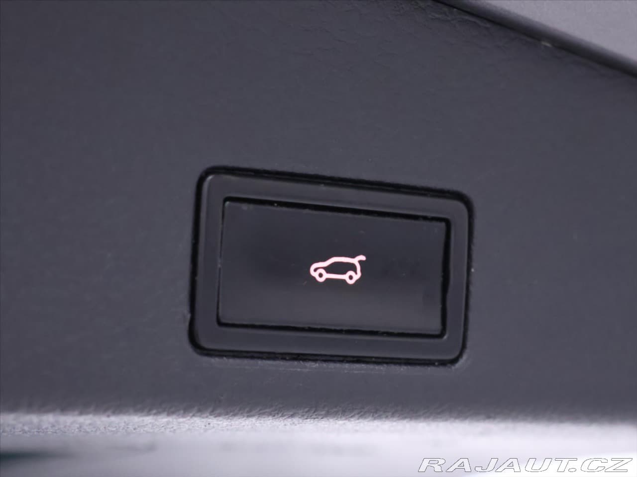 2010 Volkswagen Touareg - 12