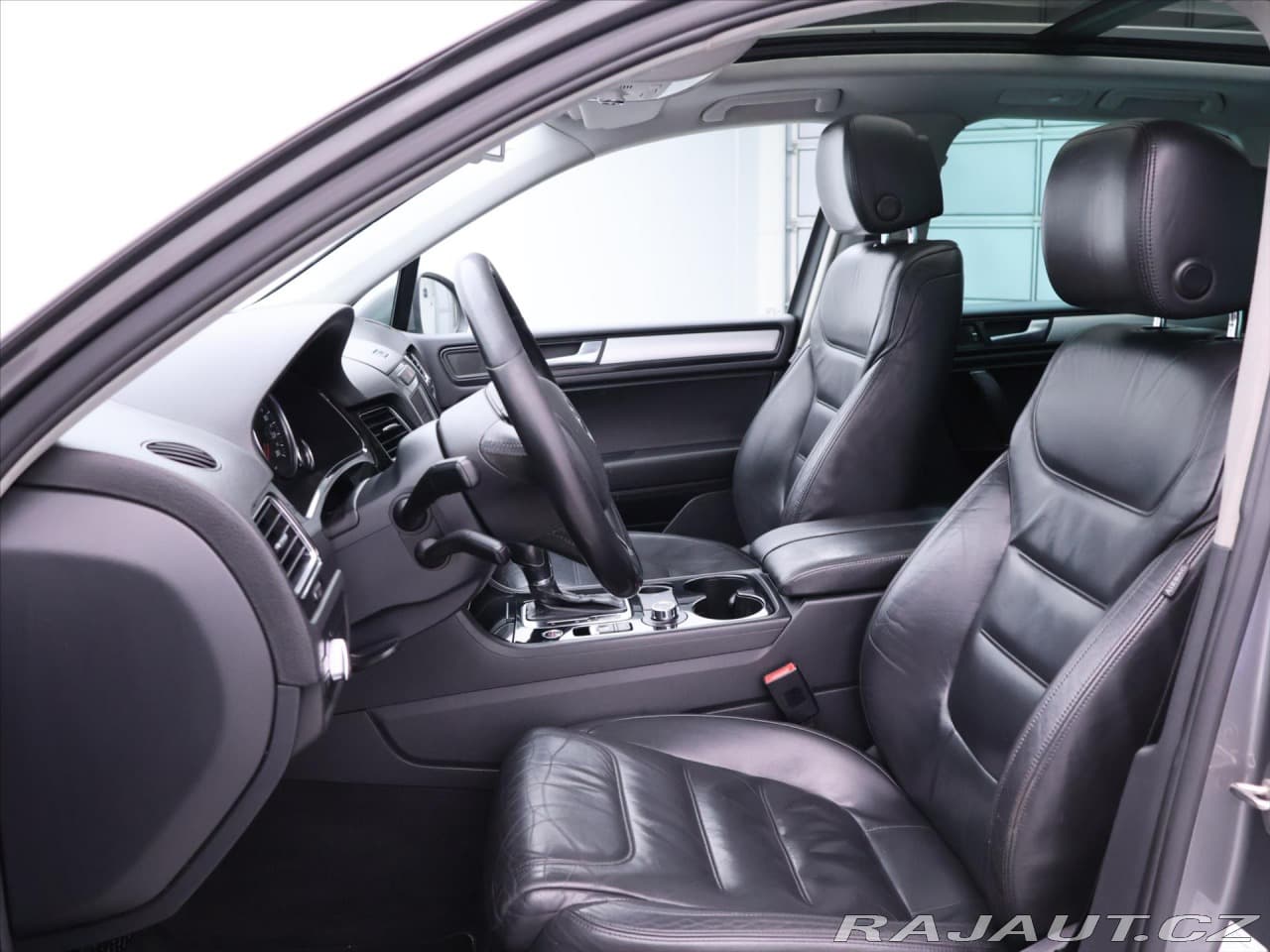 2010 Volkswagen Touareg - 13