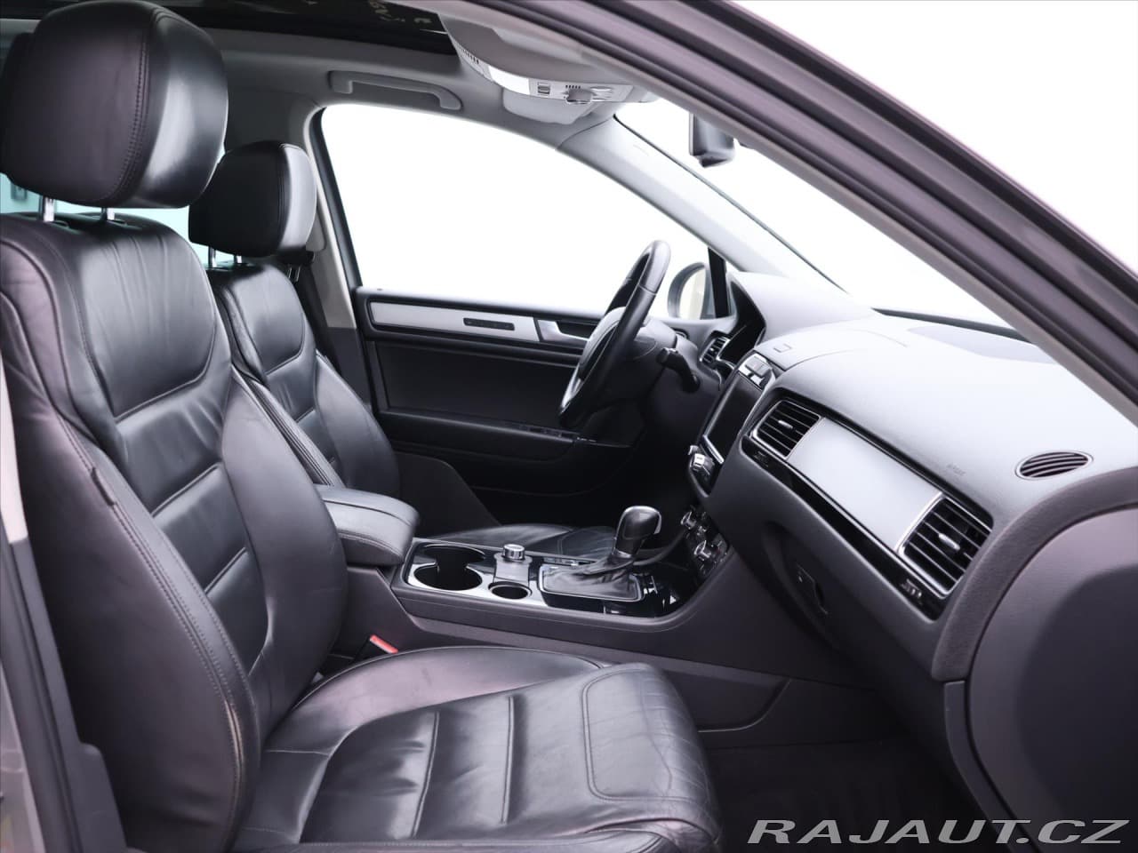 2010 Volkswagen Touareg - 14