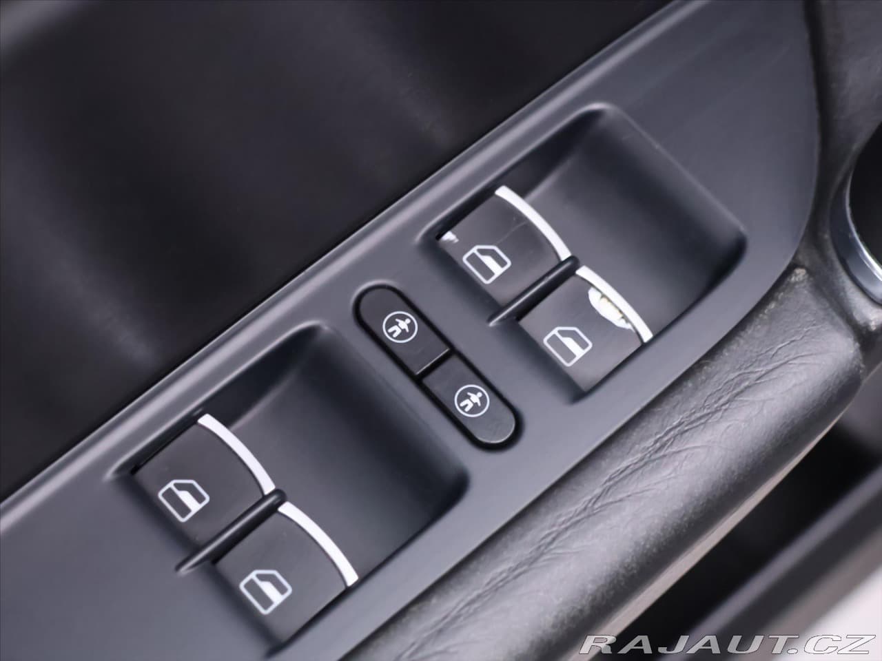 2010 Volkswagen Touareg - 17