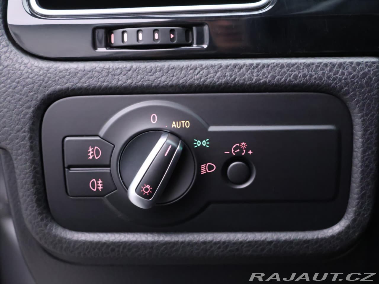 2010 Volkswagen Touareg - 19