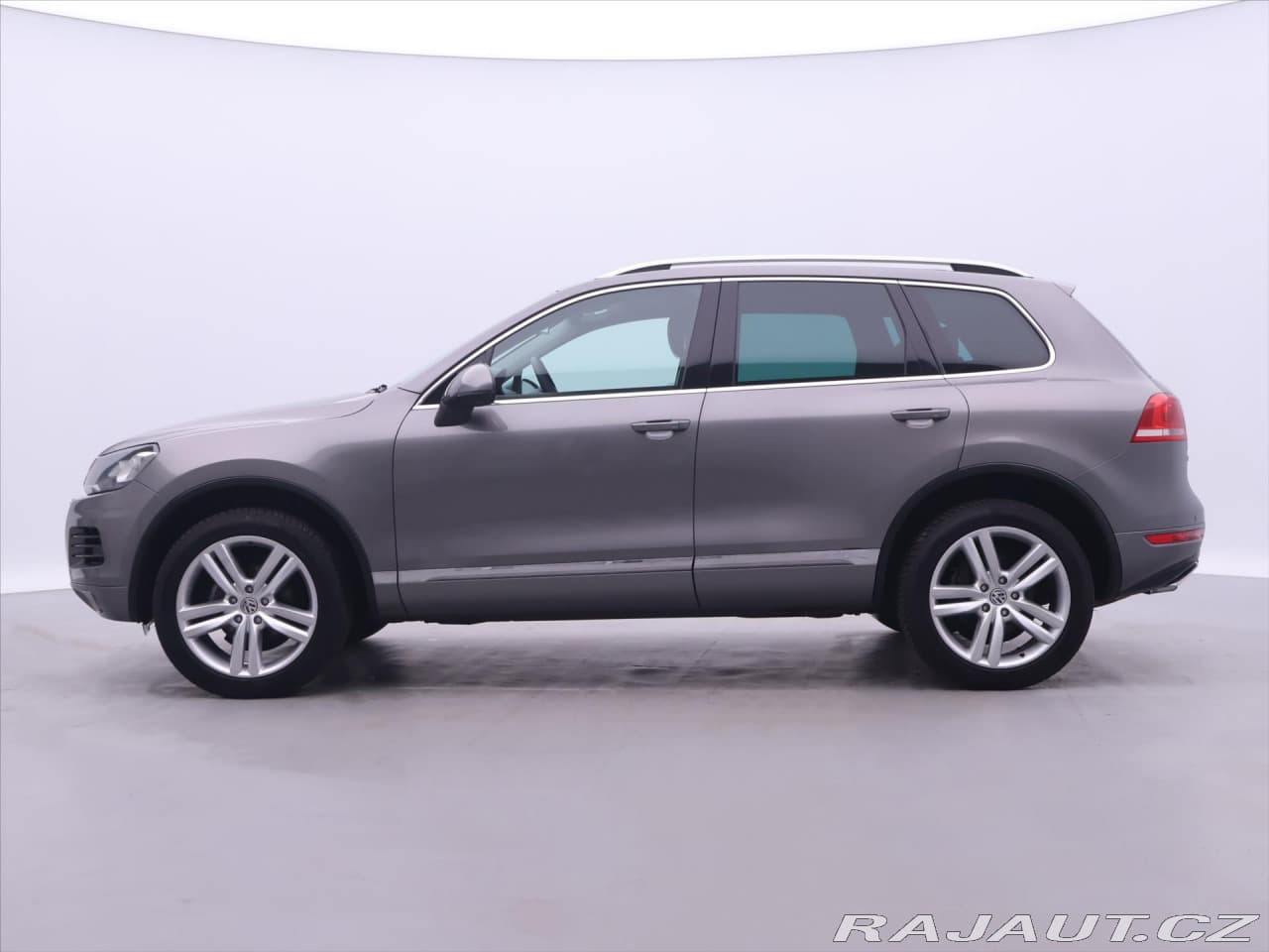 2010 Volkswagen Touareg - 4