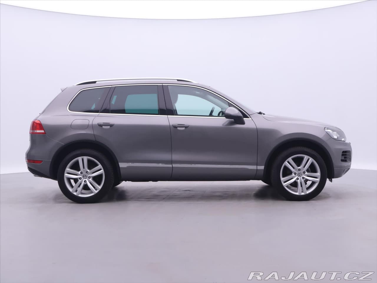 2010 Volkswagen Touareg - 8