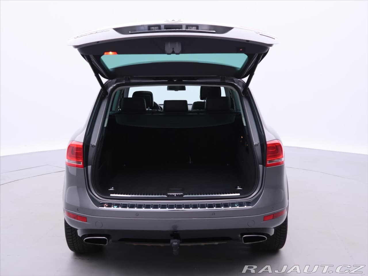 2010 Volkswagen Touareg - 9