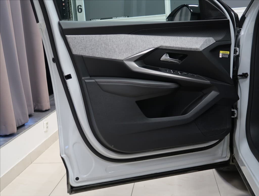 2025 Peugeot 3008 - 8