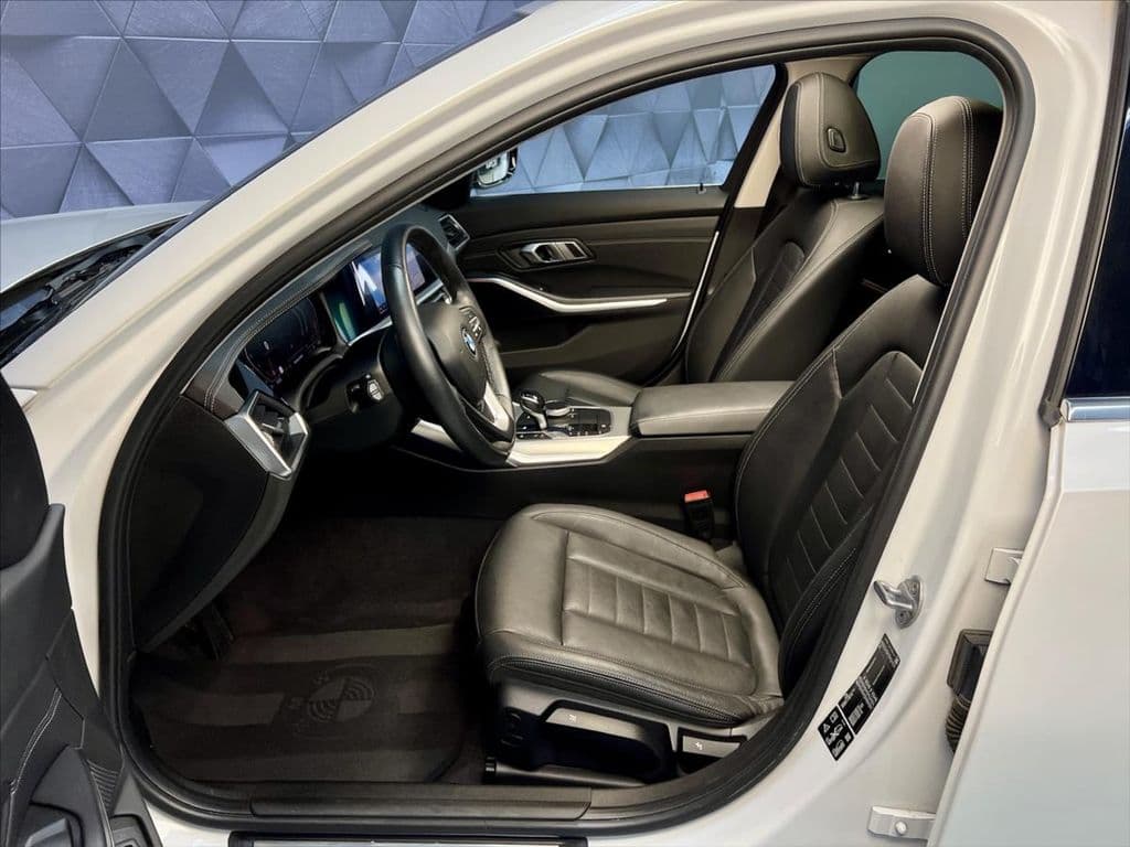 2020 BMW 3-Series - 11