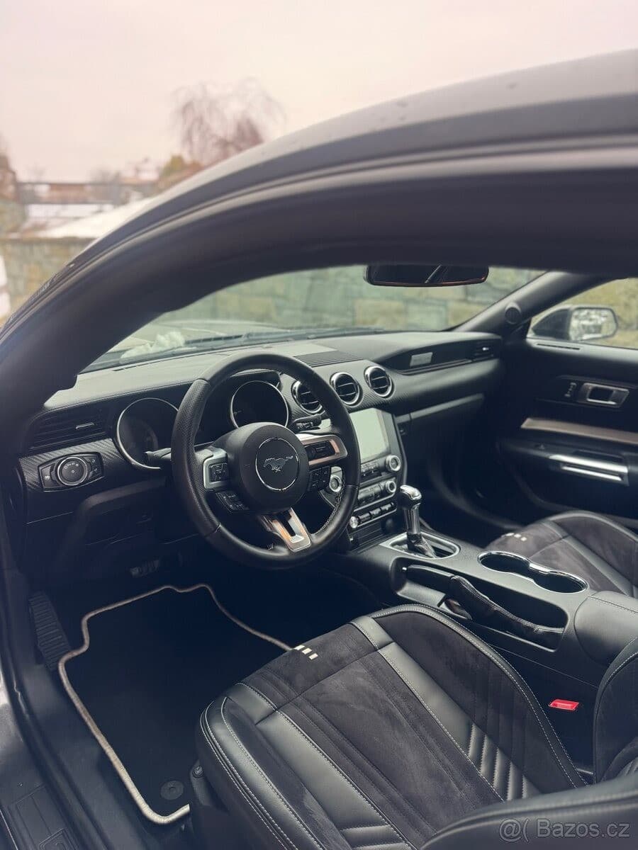 2019 Ford Mustang - 17