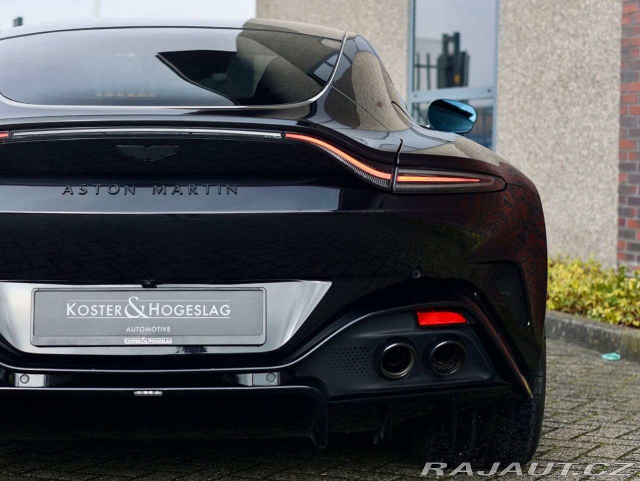 2025 Aston Martin V8 Vantage - 10