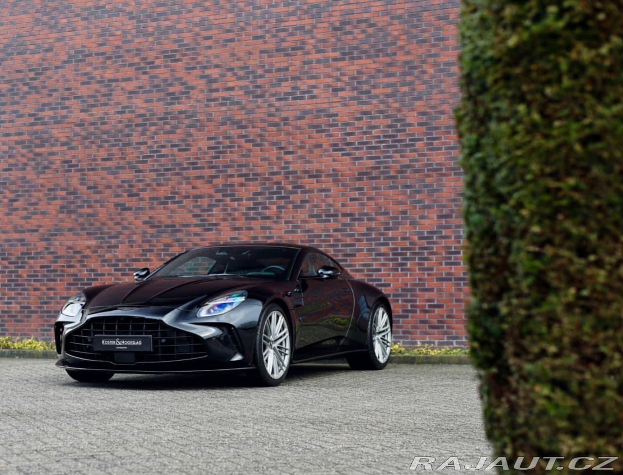 2025 Aston Martin V8 Vantage - 13