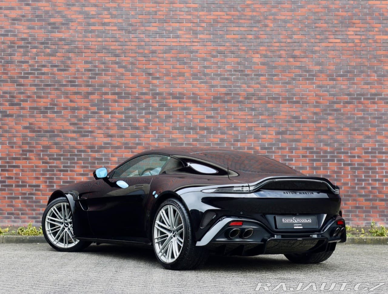 2025 Aston Martin V8 Vantage - 2