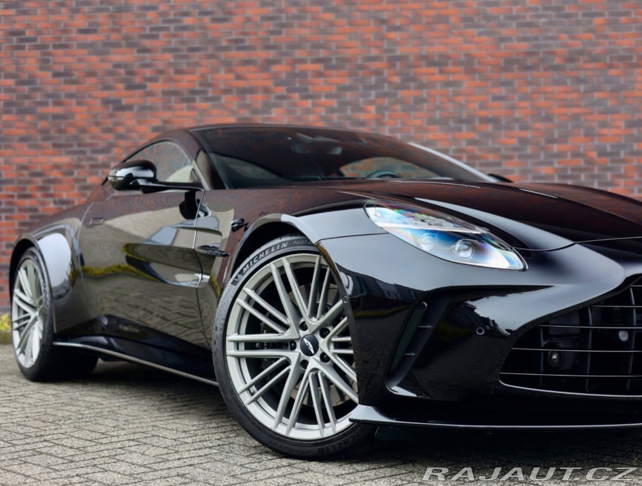 2025 Aston Martin V8 Vantage - 3