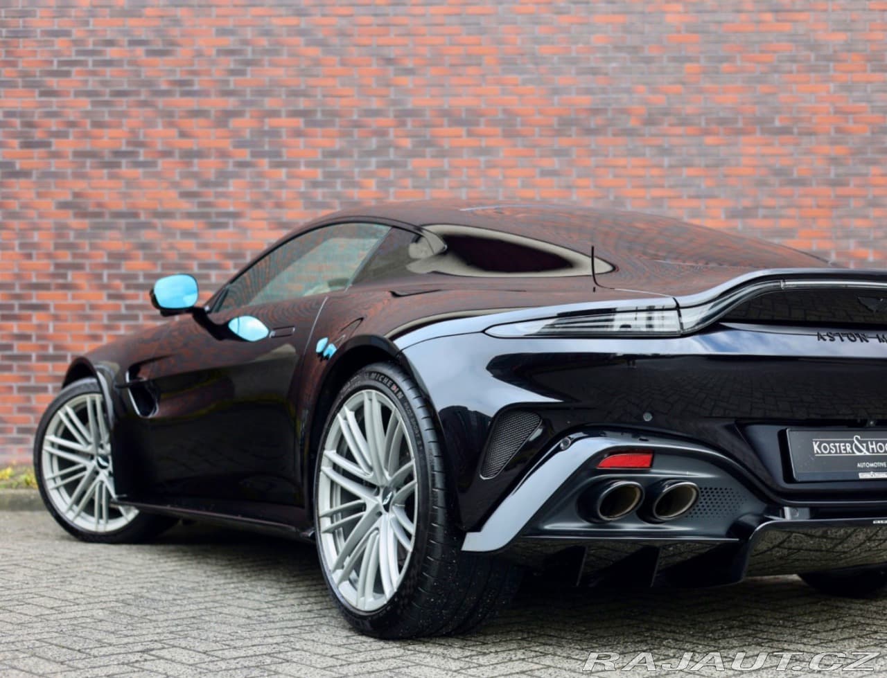 2025 Aston Martin V8 Vantage - 4