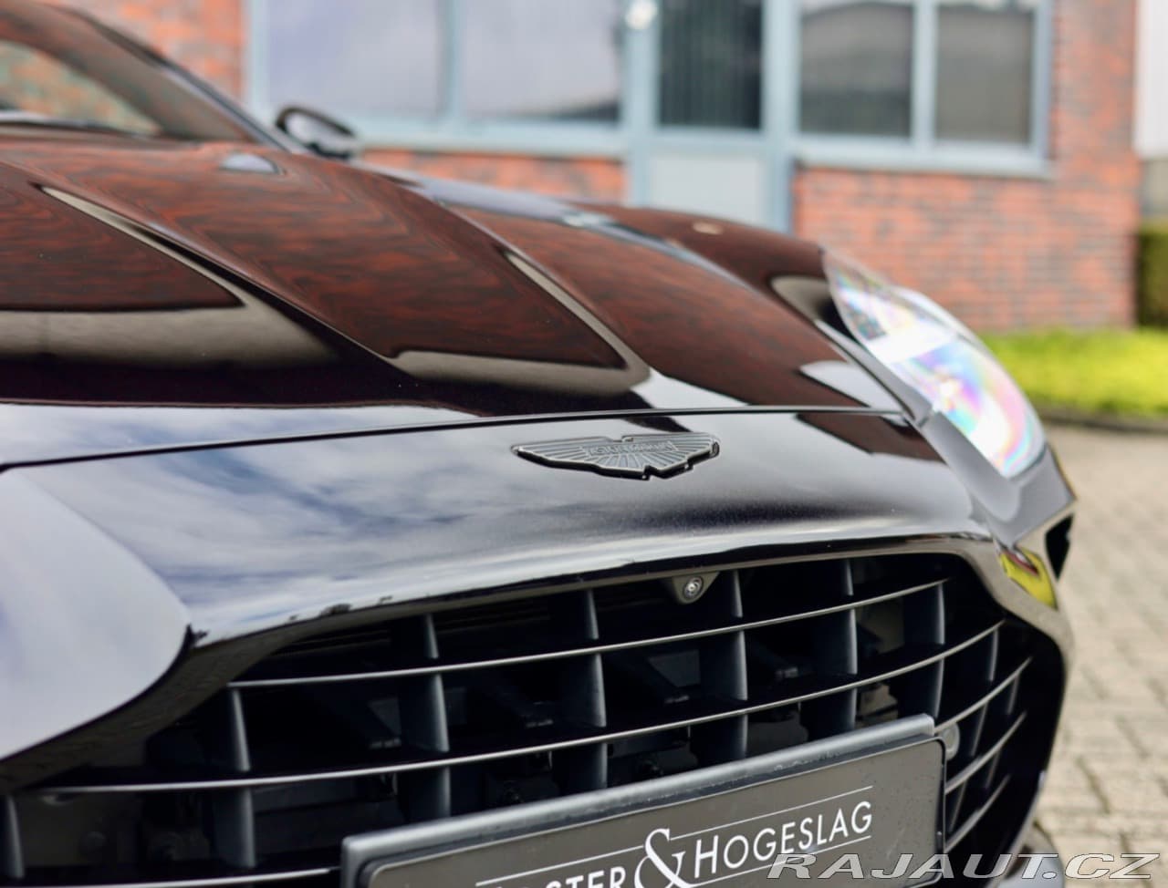 2025 Aston Martin V8 Vantage - 6