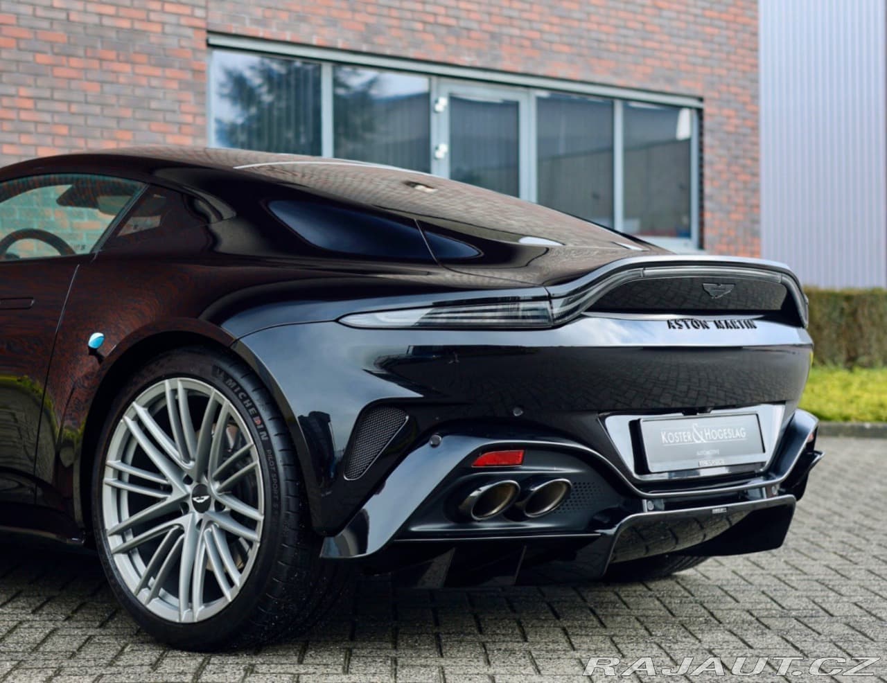 2025 Aston Martin V8 Vantage - 7