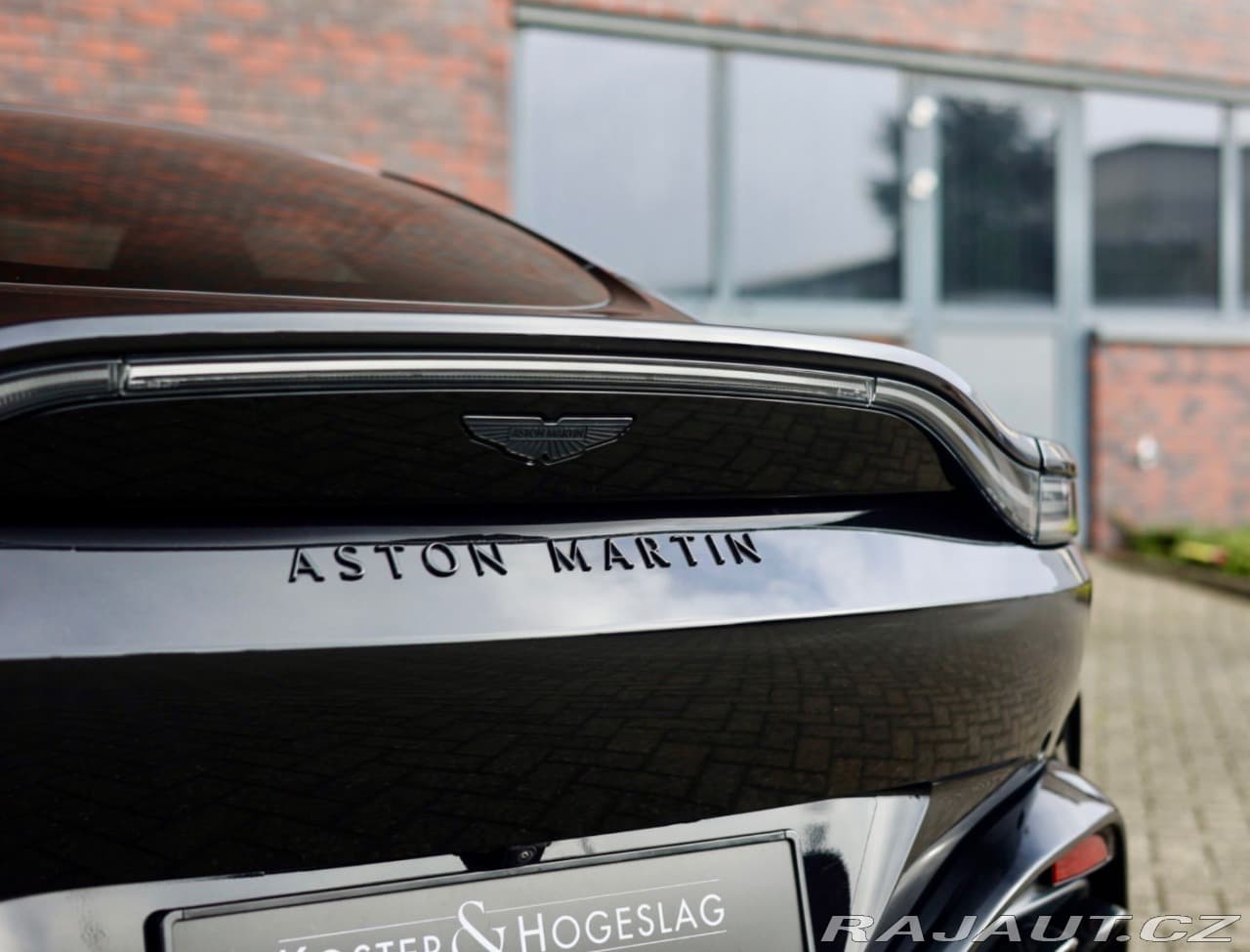 2025 Aston Martin V8 Vantage - 8