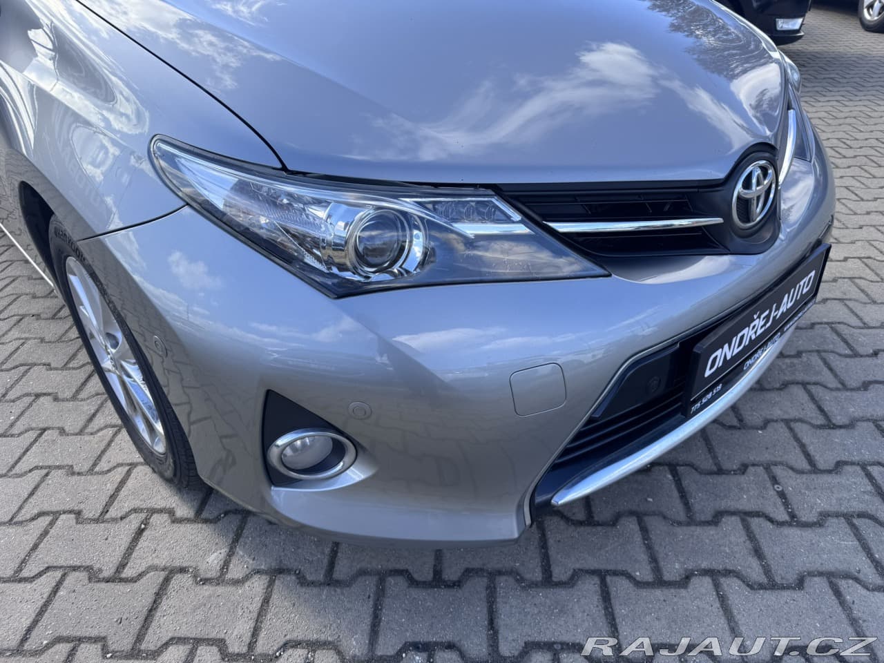 2013 Toyota Auris - 10