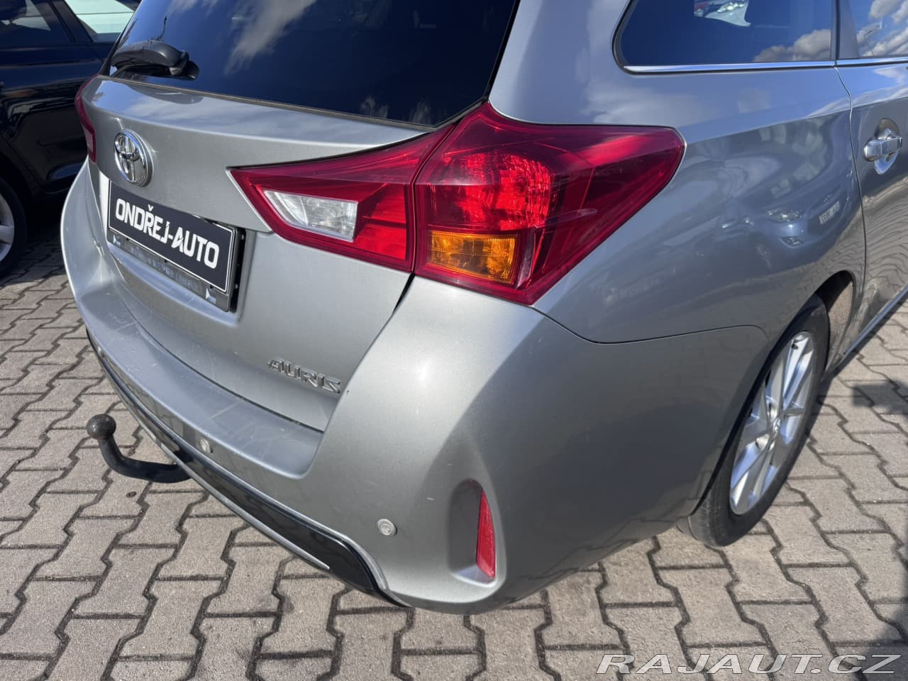 2013 Toyota Auris - 11