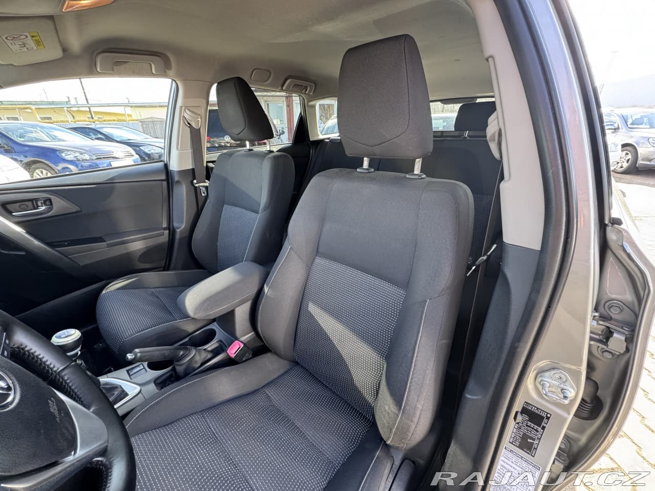 2013 Toyota Auris - 19