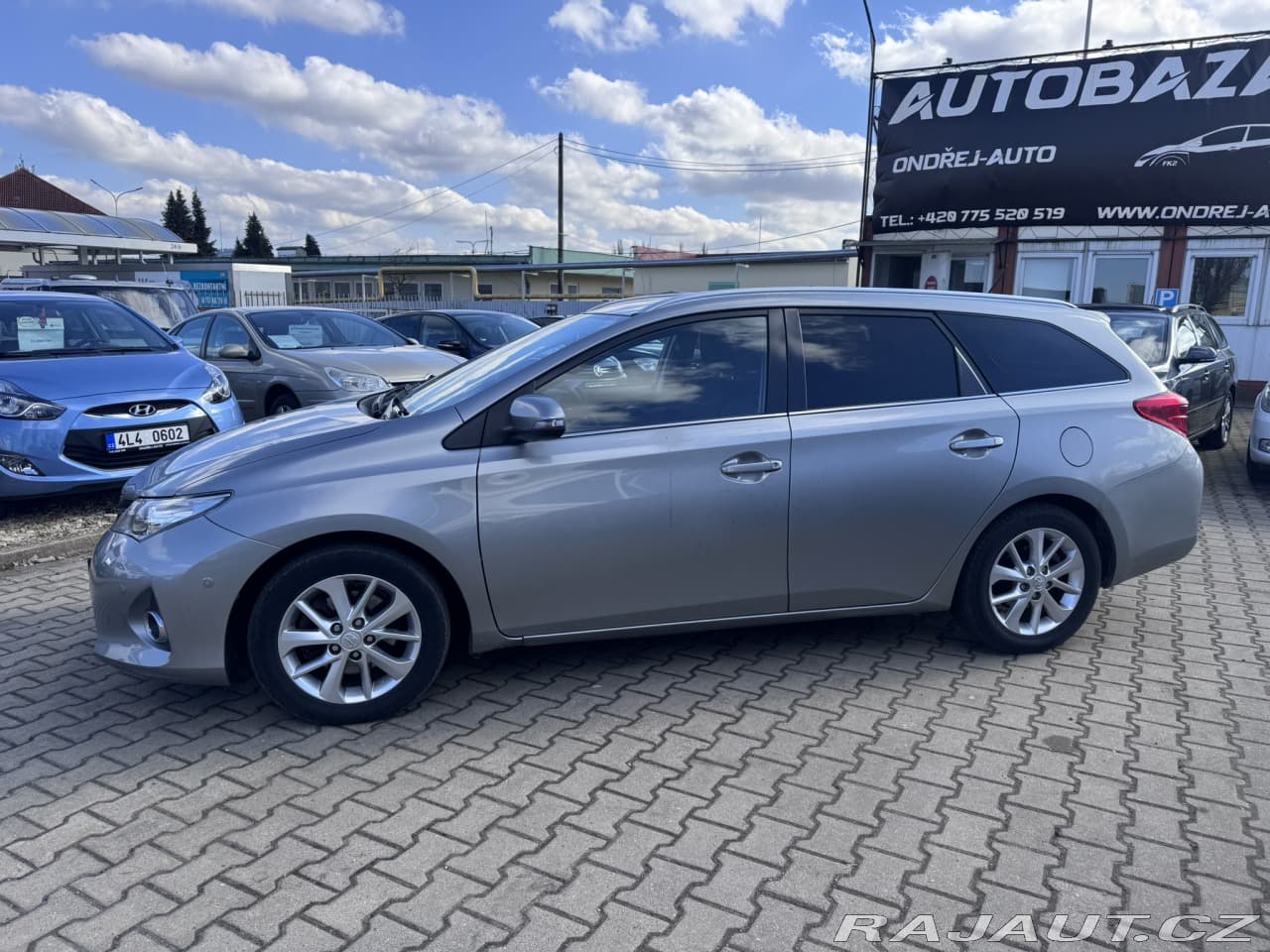 2013 Toyota Auris - 3