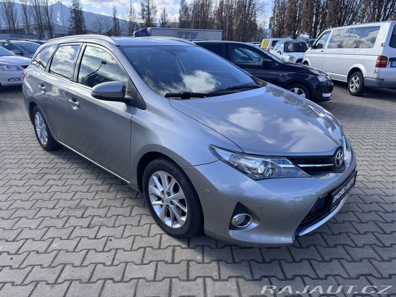 2013 Toyota Auris - 8