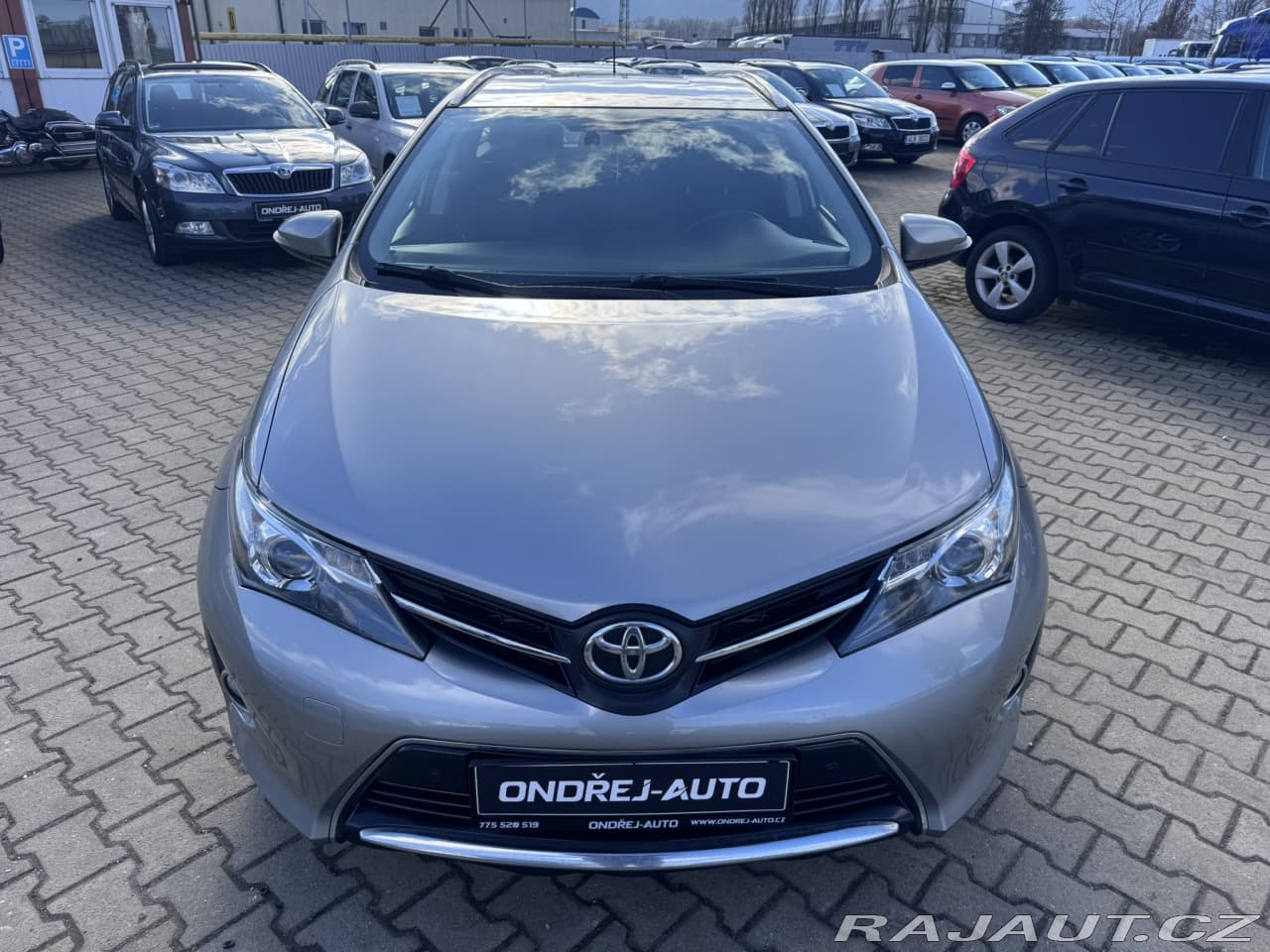 2013 Toyota Auris - 9