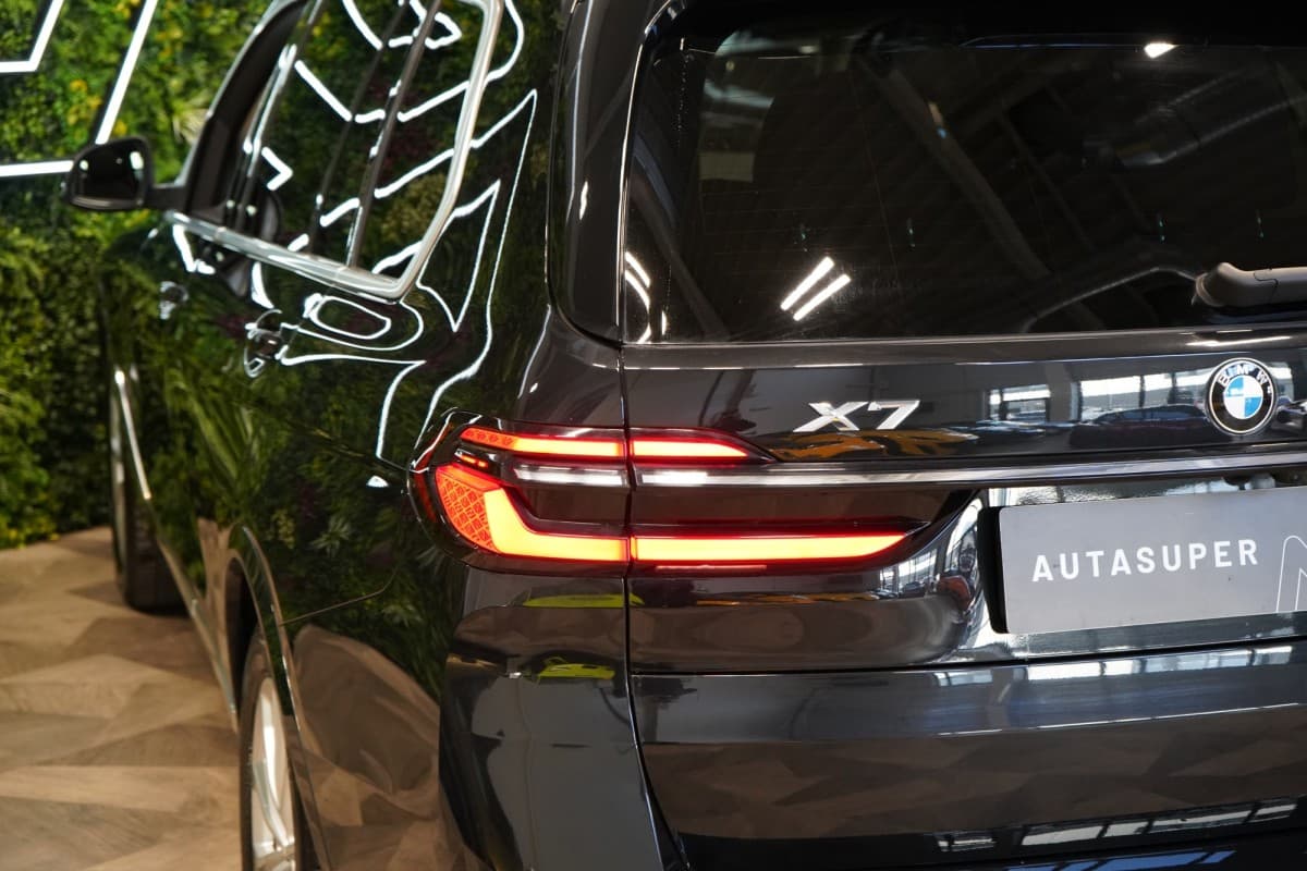 2023 BMW X7 - 8