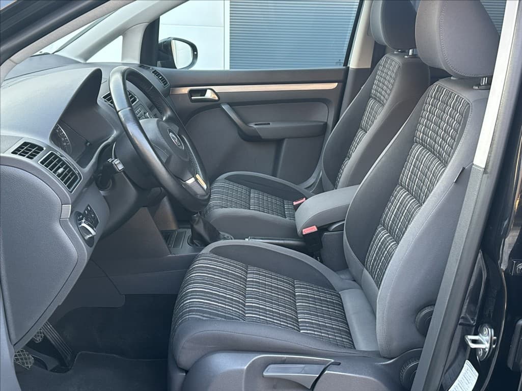 2011 Volkswagen Touran - 11