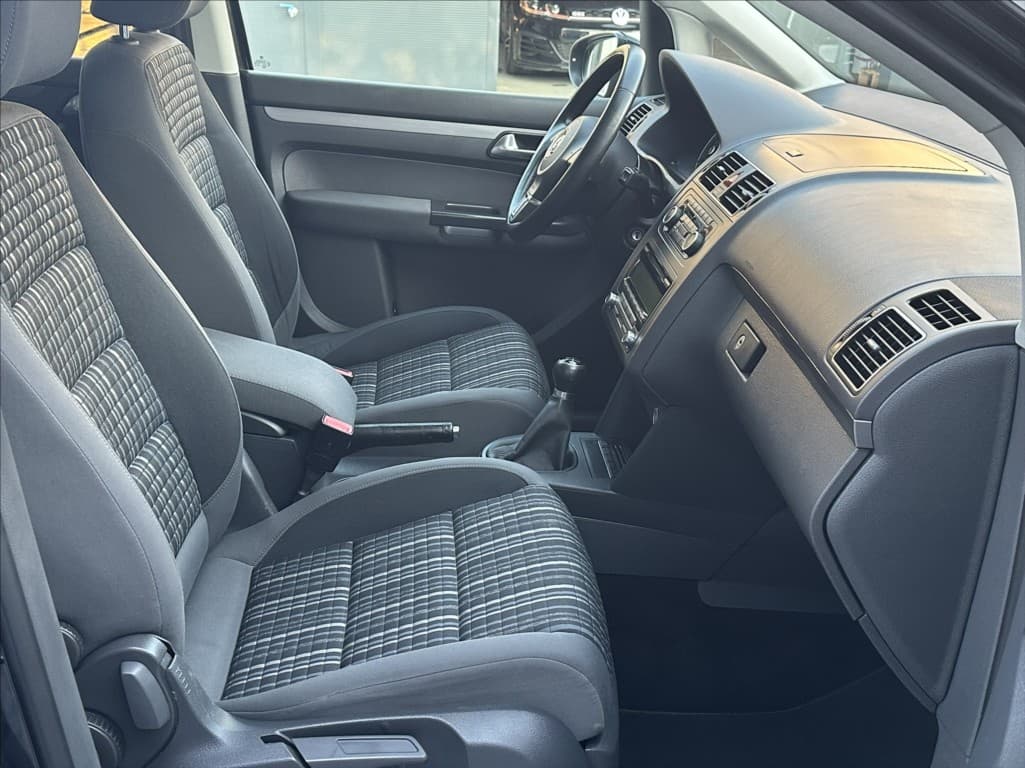 2011 Volkswagen Touran - 16