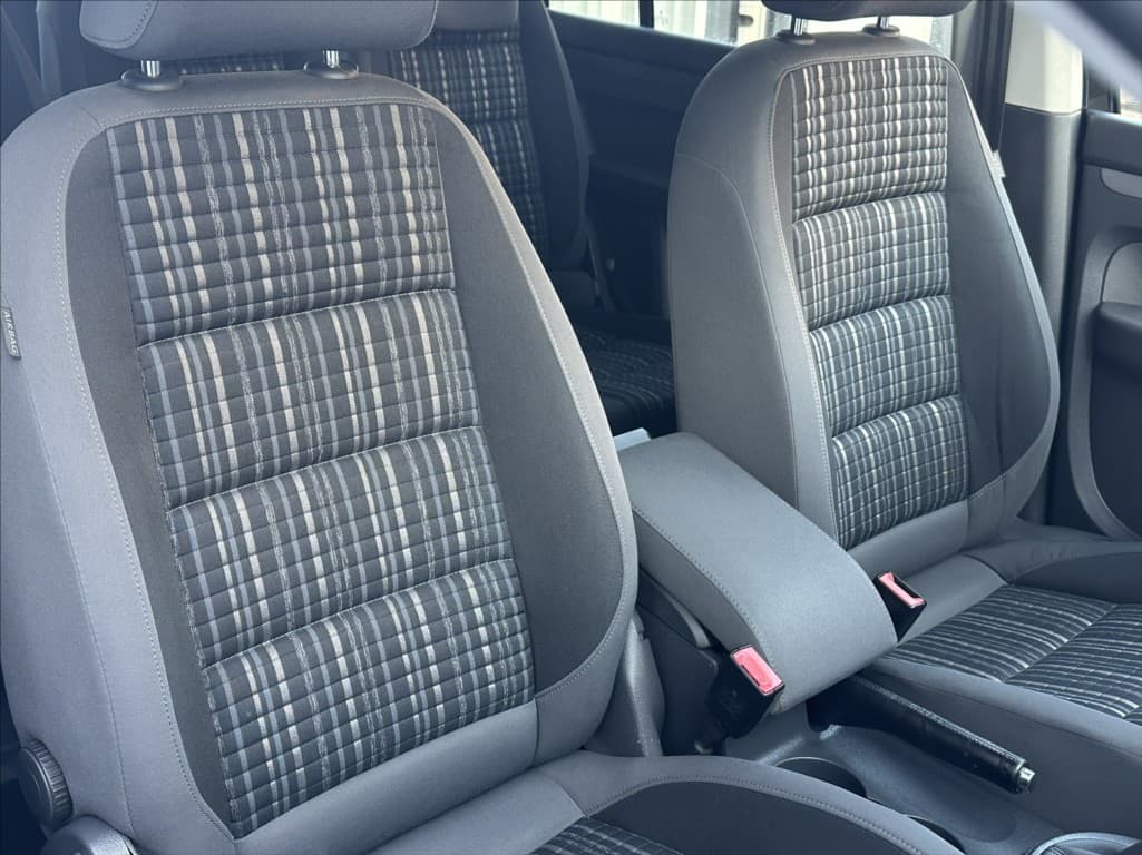 2011 Volkswagen Touran - 17