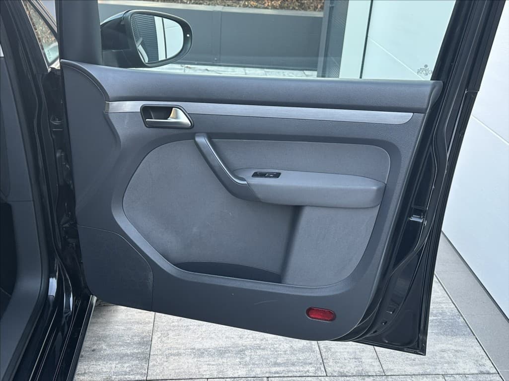 2011 Volkswagen Touran - 18