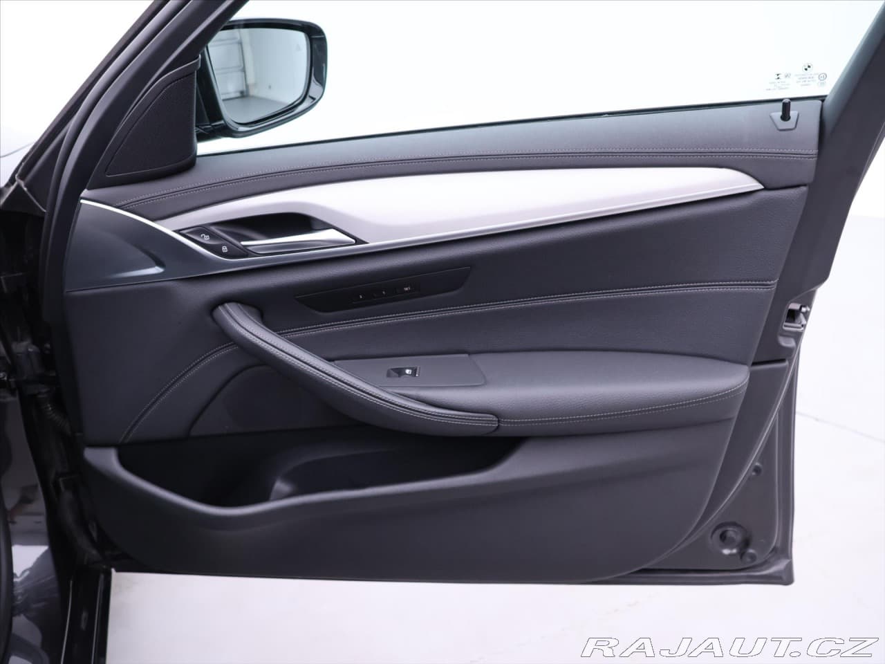 2022 BMW 5-Series - 13