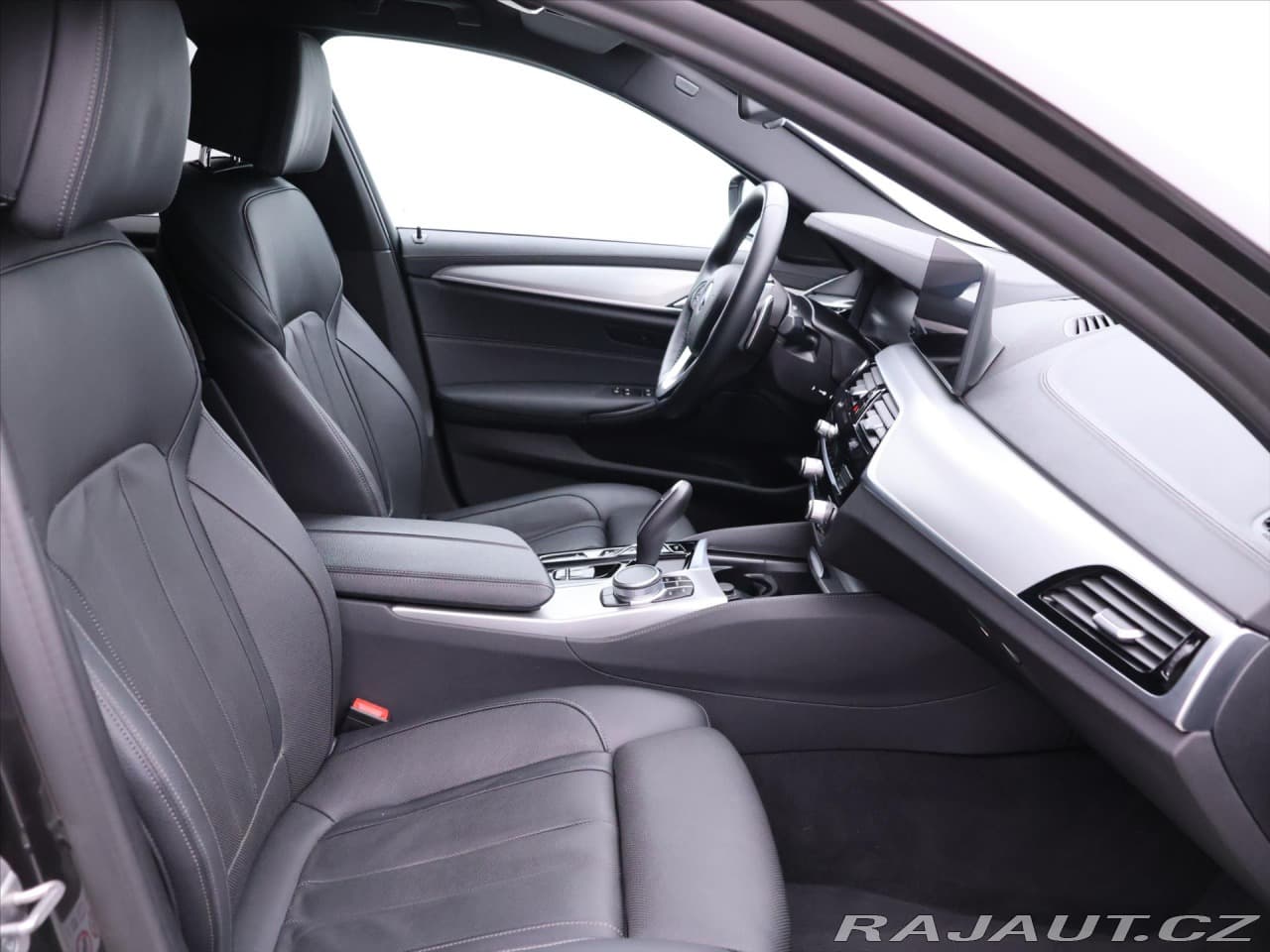 2022 BMW 5-Series - 14