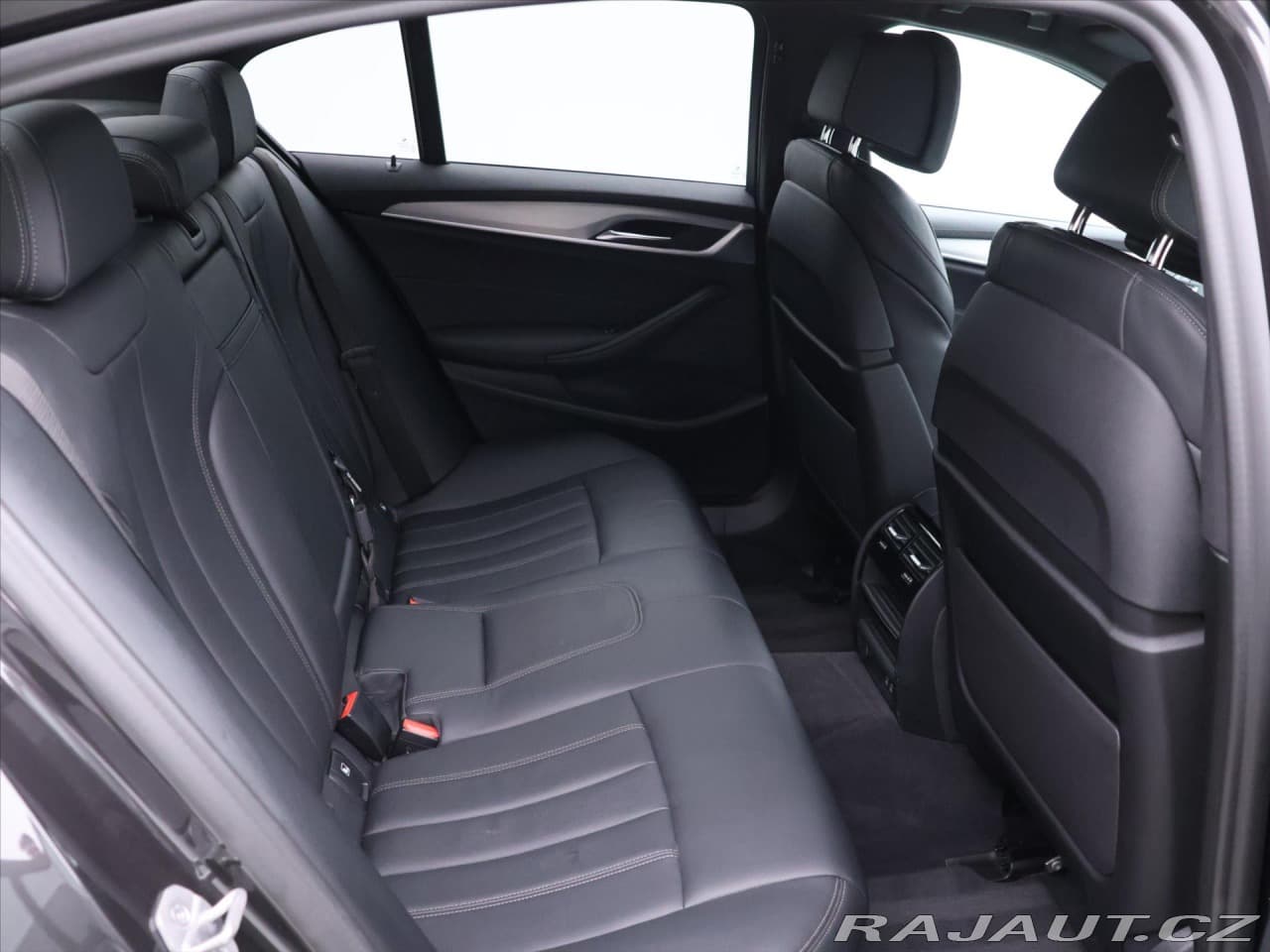 2022 BMW 5-Series - 15