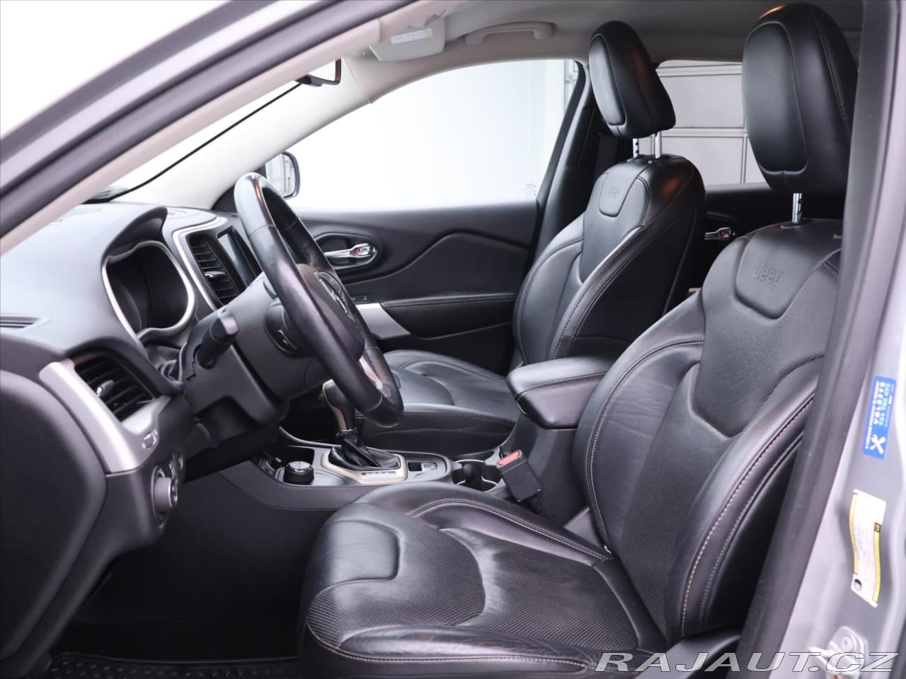 2017 Jeep Cherokee - 12