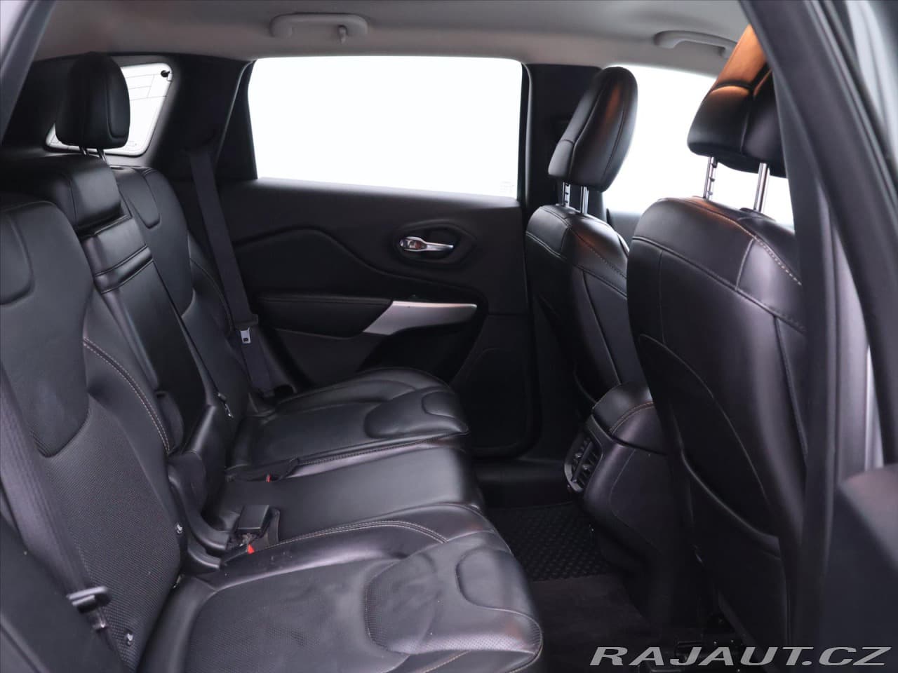 2017 Jeep Cherokee - 14