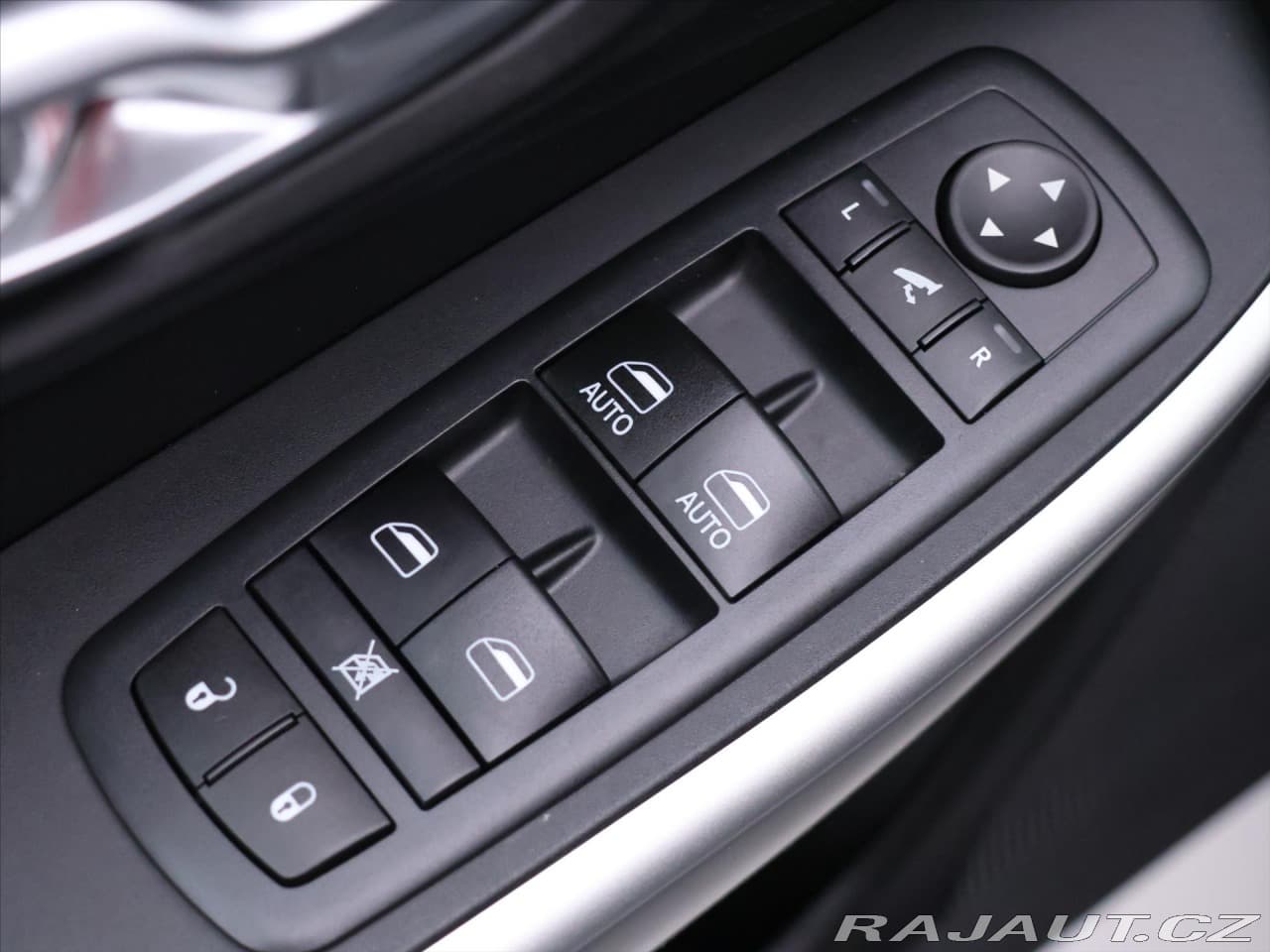 2017 Jeep Cherokee - 16